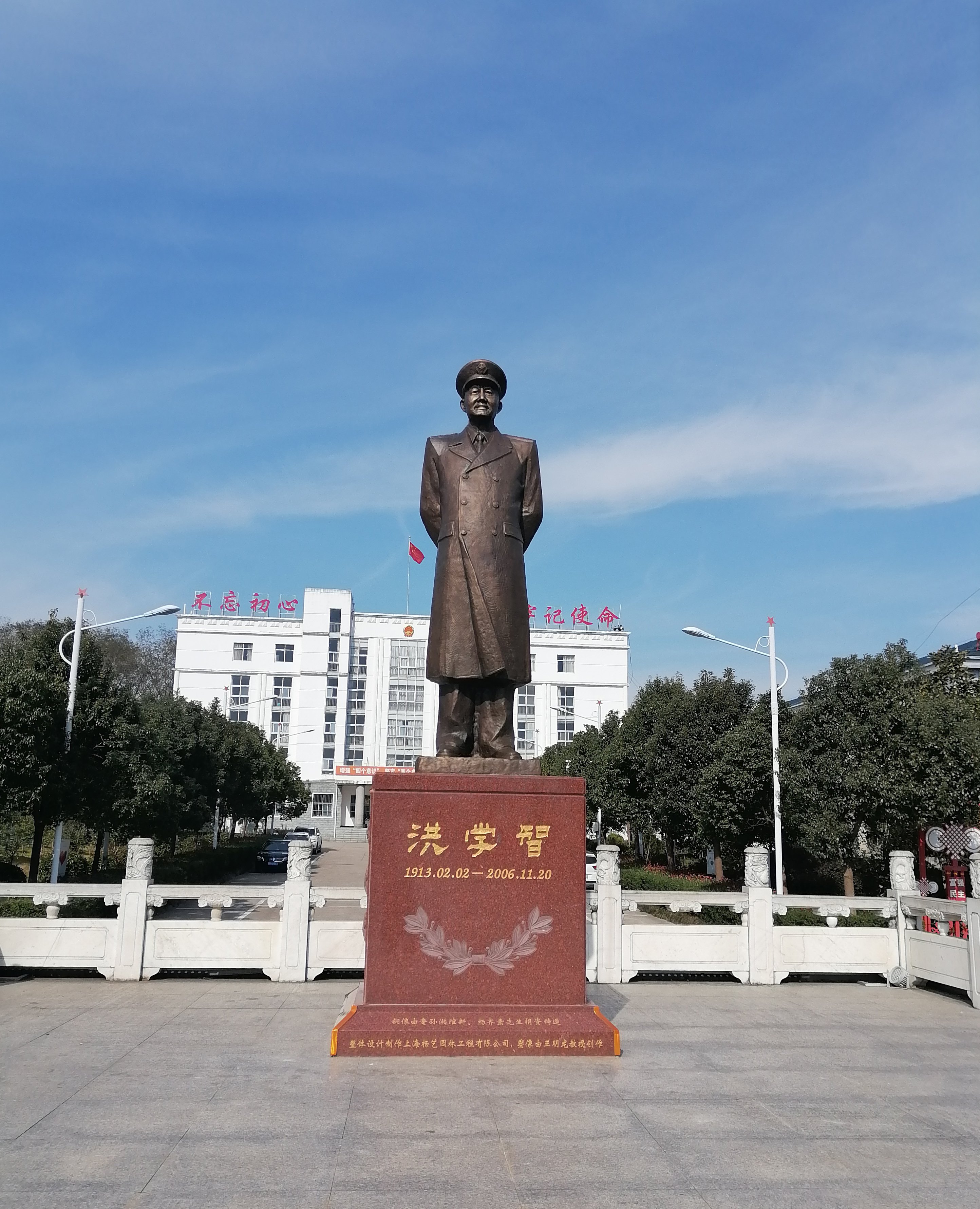 墓园铜韵，不朽的人文影象