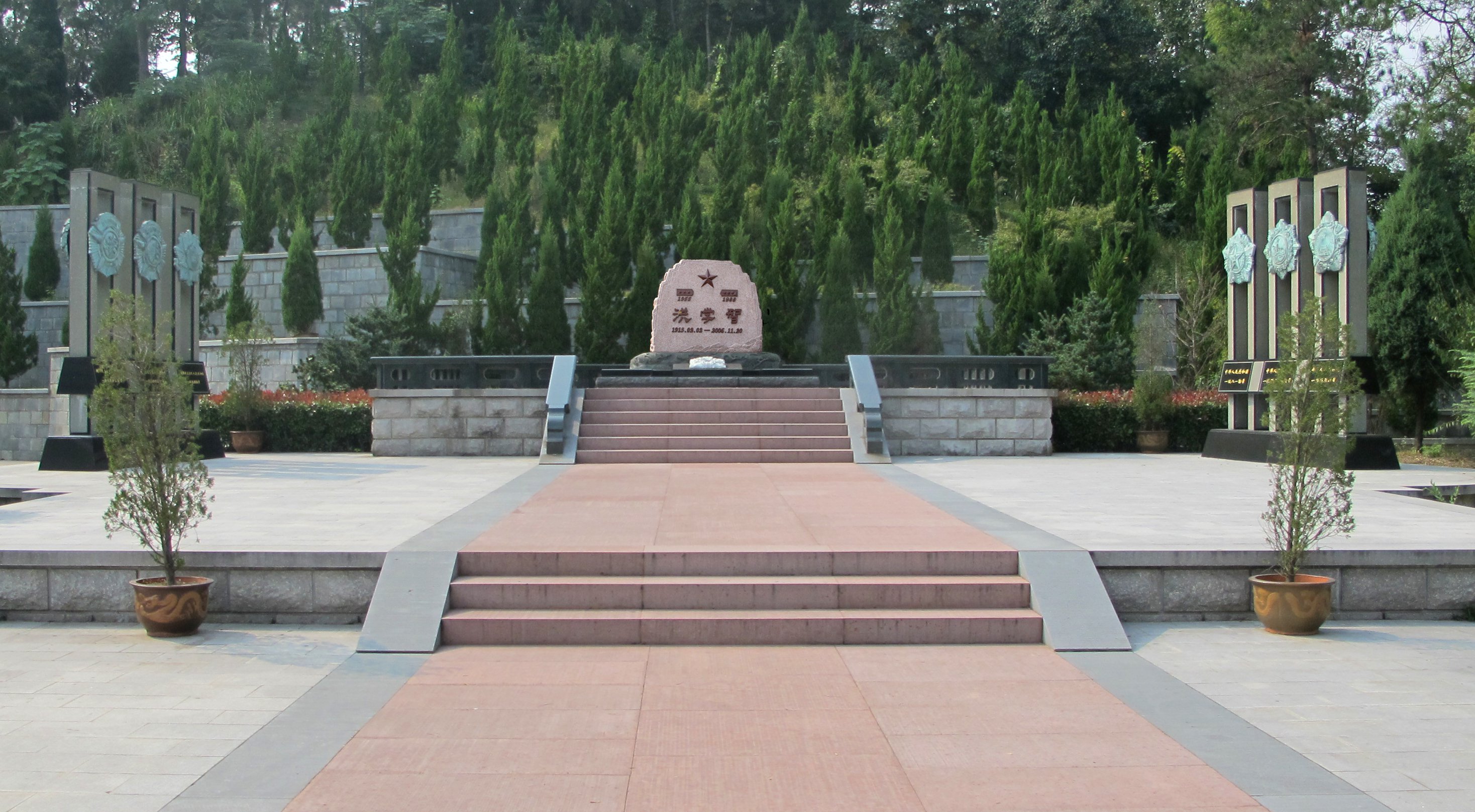 为什么墓园必要红色文化？